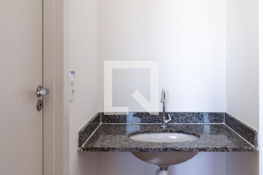 Banheiro de apartamento para alugar com 2 quartos, 37m² em Centro, Guarulhos