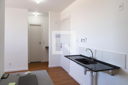 Cozinha e Área de Serviço de apartamento para alugar com 2 quartos, 37m² em Centro, Guarulhos