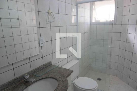 Banheiro da Suite de apartamento para alugar com 3 quartos, 80m² em Alphaville, Santana de Parnaíba