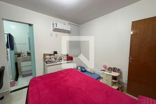 Suíte 2 de casa à venda com 4 quartos, 333m² em Jardim Atlantico, Goiânia
