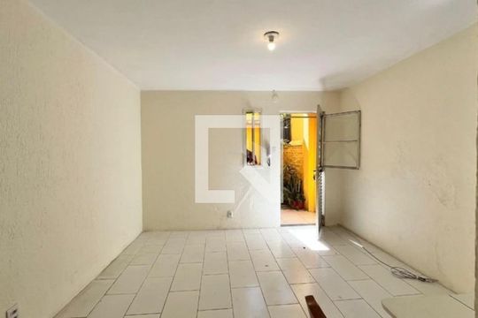Sala / Quarto  de kitnet/studio para alugar com 1 quarto, 22m² em Santana, Porto Alegre
