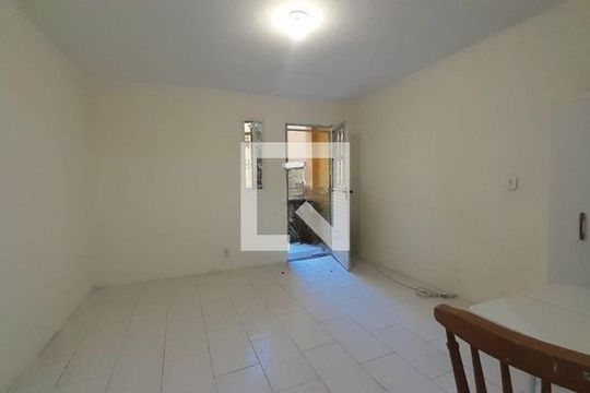Sala / Quarto  de kitnet/studio para alugar com 1 quarto, 22m² em Santana, Porto Alegre
