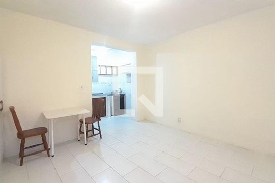 Sala / Quarto  de kitnet/studio para alugar com 1 quarto, 22m² em Santana, Porto Alegre