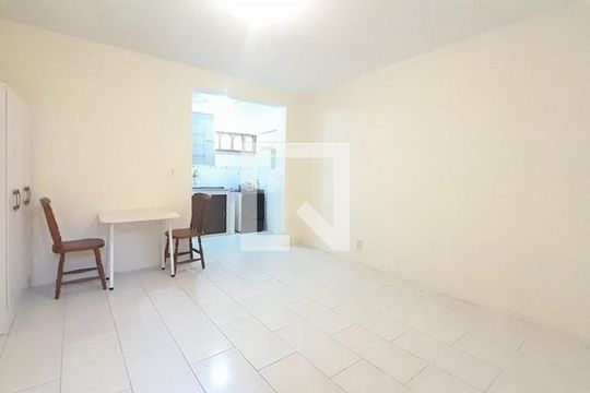 Sala / Quarto  de kitnet/studio para alugar com 1 quarto, 22m² em Santana, Porto Alegre