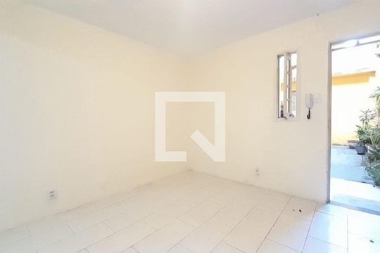Sala / Quarto  de kitnet/studio para alugar com 1 quarto, 22m² em Santana, Porto Alegre