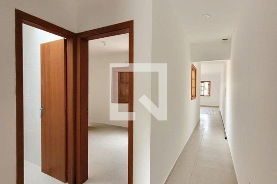 Corredor de casa para alugar com 2 quartos, 90m² em Aberta dos Morros, Porto Alegre