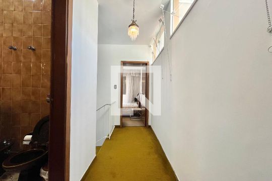 Corredor de casa à venda com 3 quartos, 300m² em Vila da Saúde, São Paulo
