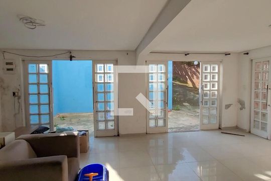 Casa para alugar com 3 quartos, 180m² em Jardim Nossa Senhora D’ajuda, Itaquaquecetuba