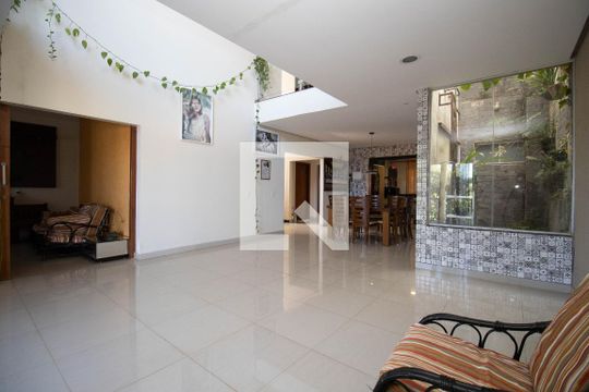 Sala 1 de casa para alugar com 6 quartos, 1200m² em Guará Ii, Brasília