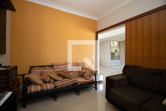 Sala 2 de casa para alugar com 6 quartos, 1200m² em Guará Ii, Brasília