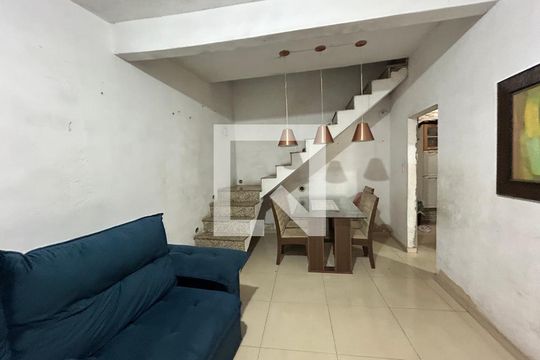 Sala de casa para alugar com 2 quartos, 120m² em Bento Ribeiro, Rio de Janeiro