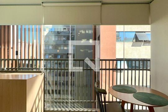 Varanda de kitnet/studio para alugar com 1 quarto, 23m² em Paraíso, São Paulo