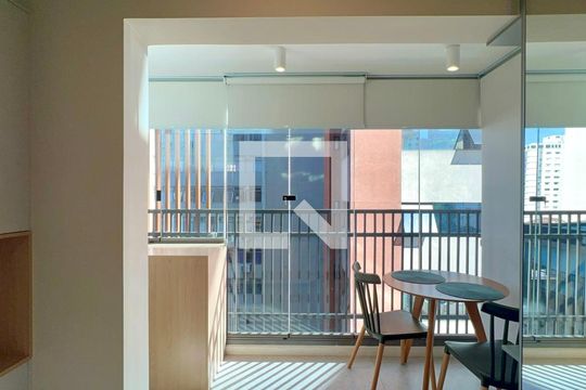 Varanda de kitnet/studio para alugar com 1 quarto, 23m² em Paraíso, São Paulo