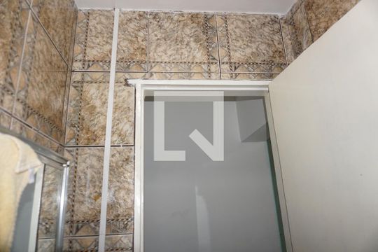 Banheiro de casa para alugar com 1 quarto, 50m² em Jardim Soraia, Embu das Artes