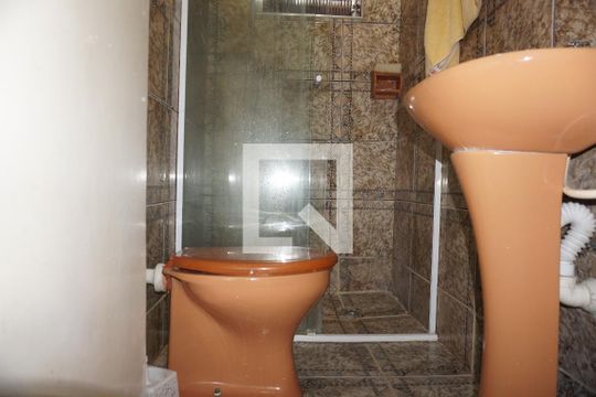 Banheiro de casa para alugar com 1 quarto, 50m² em Jardim Soraia, Embu das Artes