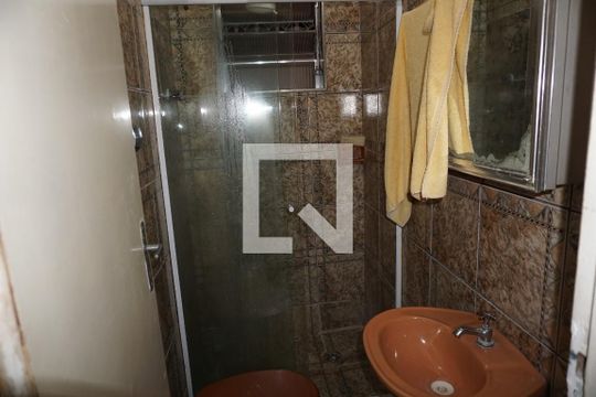 Banheiro de casa para alugar com 1 quarto, 50m² em Jardim Soraia, Embu das Artes