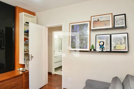 Quarto 2 de apartamento à venda com 3 quartos, 100m² em Santo Antônio, Belo Horizonte