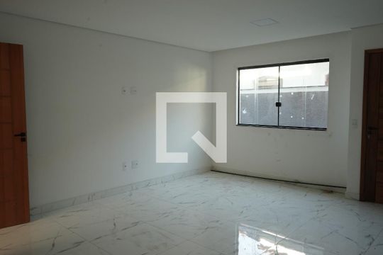 Sala de casa de condomínio à venda com 3 quartos, 130m² em Vila Antonina, São Paulo