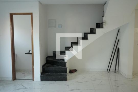 Sala de casa de condomínio à venda com 3 quartos, 130m² em Vila Antonina, São Paulo