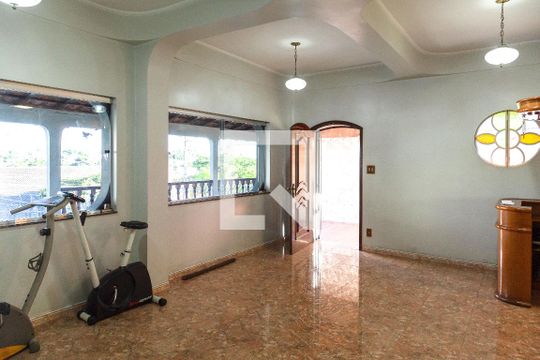 Sala de casa para alugar com 4 quartos, 371m² em Vila Rosalia, Guarulhos