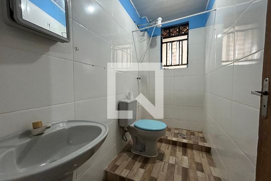 Banheiro de apartamento para alugar com 1 quarto, 35m² em Trindade, Florianópolis