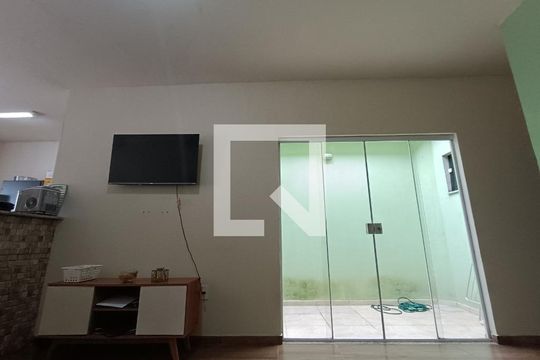 SALA de casa para alugar com 2 quartos, 70m² em Ajuda de Cima, Macaé