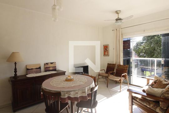 Sala de apartamento para alugar com 2 quartos, 75m² em Vila Nova, Cabo Frio