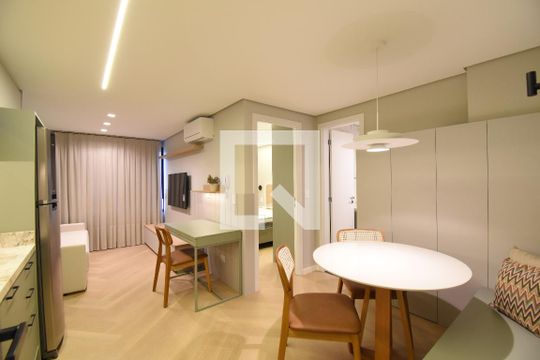 Apartamento para alugar com 1 quarto, 33m² em Centro, Curitiba