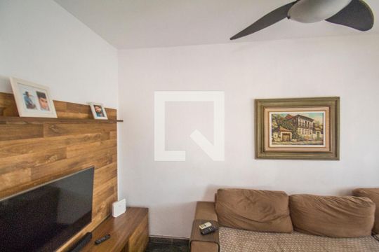 Sala de casa à venda com 4 quartos, 221m² em Vila Valqueire, Rio de Janeiro