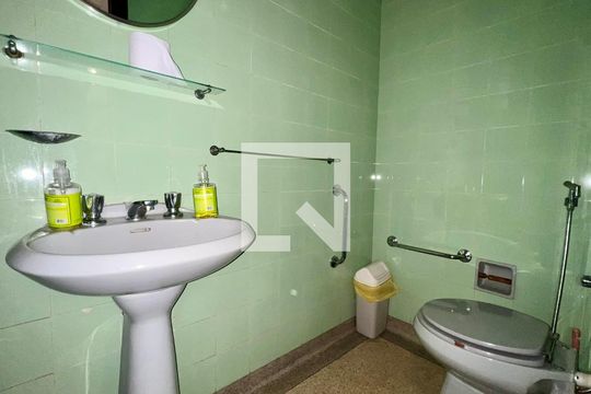 Lavabo de casa à venda com 3 quartos, 211m² em Sumaré, São Paulo