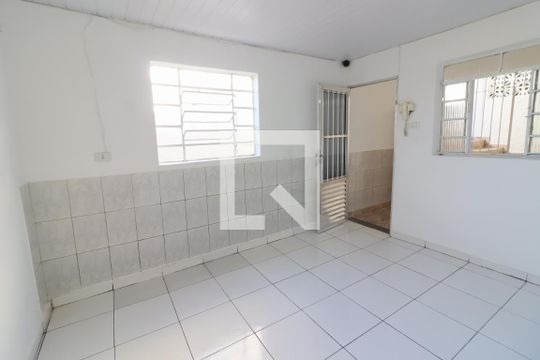 Sala de casa para alugar com 2 quartos, 196m² em Vila Yolanda, Osasco