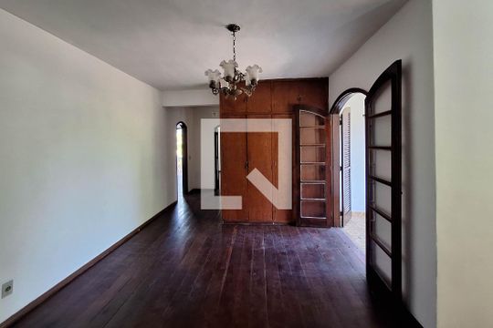 Sala 2 de casa à venda com 5 quartos, 550m² em Camboinhas, Niterói