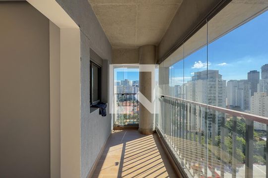 Escada de apartamento à venda com 1 quarto, 35m² em Santo Amaro, São Paulo