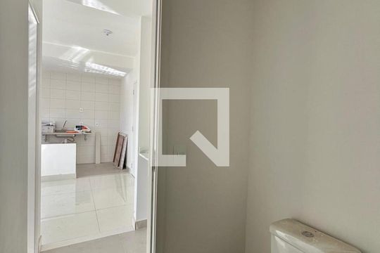 Banheiro de apartamento à venda com 1 quarto, 34m² em Parque Industrial, Campinas