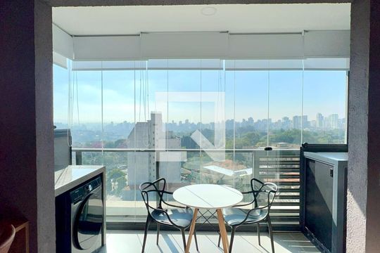 Varanda de kitnet/studio para alugar com 1 quarto, 26m² em Pinheiros, São Paulo