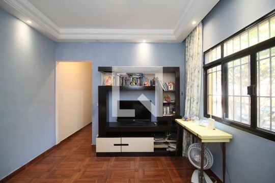 Sala de TV de casa para alugar com 3 quartos, 124m² em Jardim Martinica, São Paulo