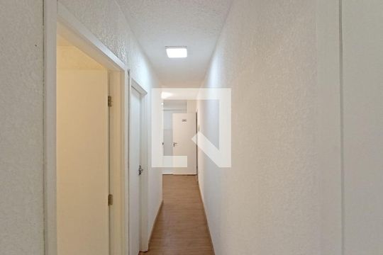 Corredor de apartamento para alugar com 2 quartos, 43m² em Água Santa, Rio de Janeiro