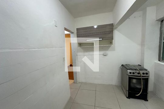 Cozinha de apartamento para alugar com 1 quarto, 40m² em Parque Prainha, São Vicente