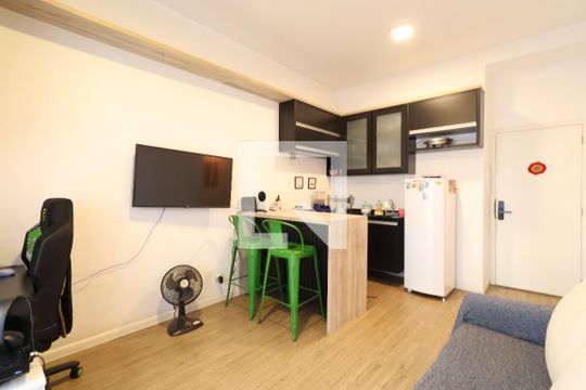 Sala/Cozinha de kitnet/studio para alugar com 1 quarto, 96m² em Pompeia, São Paulo