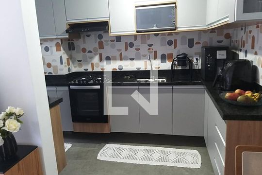 Sala/cozinha de apartamento para alugar com 2 quartos, 60m² em Jardim Barro Branco, Cotia