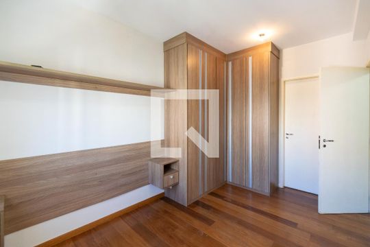 Suíte  de apartamento para alugar com 2 quartos, 64m² em Vila Alexandria, São Paulo