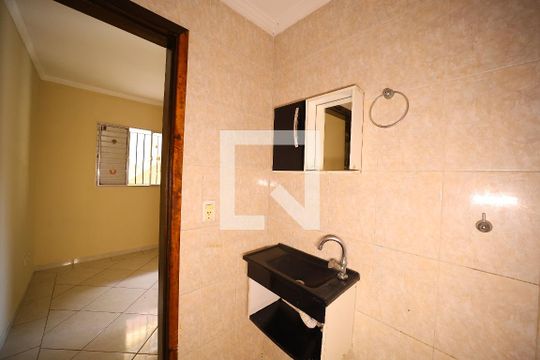 Banheiro do Quarto 1 de casa para alugar com 3 quartos, 100m² em Vila Nhocuné, São Paulo