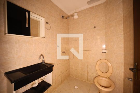 Banheiro do Quarto 1 de casa para alugar com 3 quartos, 100m² em Vila Nhocuné, São Paulo