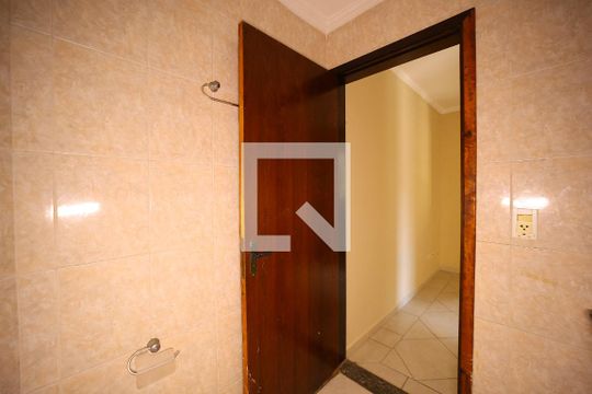 Banheiro do Quarto 1 de casa para alugar com 3 quartos, 100m² em Vila Nhocuné, São Paulo