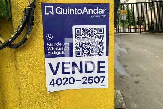 PLACA INSTALADA de apartamento à venda com 2 quartos, 75m² em Taquara, Rio de Janeiro