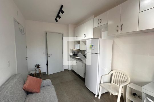 Sala/cozinha de kitnet/studio para alugar com 1 quarto, 30m² em Campo Belo, São Paulo