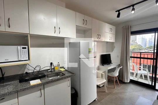 Sala/cozinha de kitnet/studio para alugar com 1 quarto, 30m² em Campo Belo, São Paulo