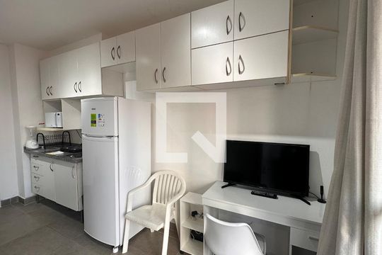 Sala/cozinha de kitnet/studio para alugar com 1 quarto, 30m² em Campo Belo, São Paulo