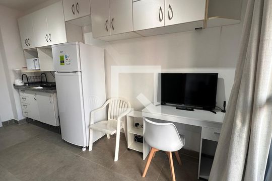 Sala/cozinha de kitnet/studio para alugar com 1 quarto, 30m² em Campo Belo, São Paulo