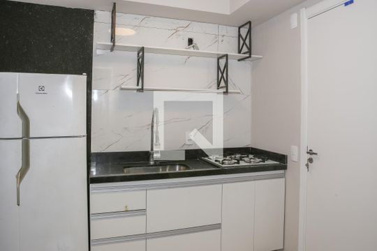 Sala e Cozinha de apartamento para alugar com 1 quarto, 30m² em Parque Industrial Tomas Edson, São Paulo